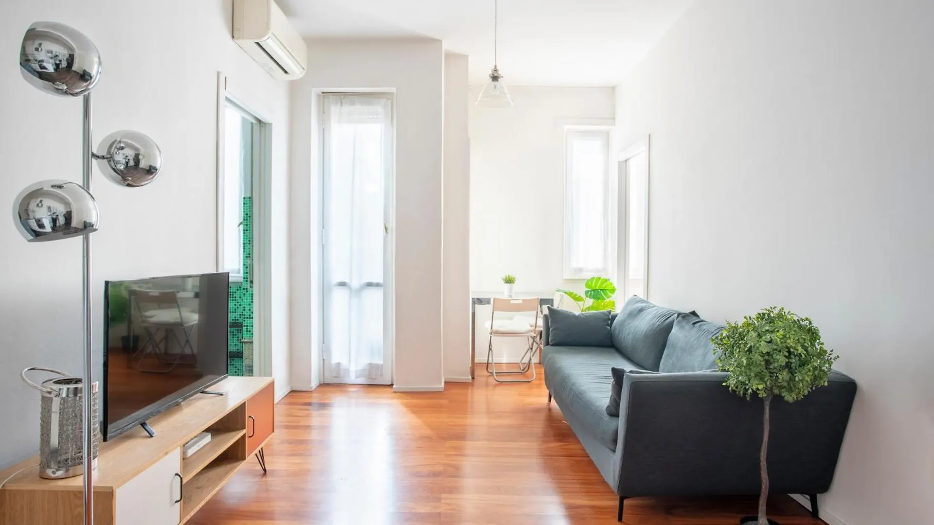 White & Beauty In Milan Center location
