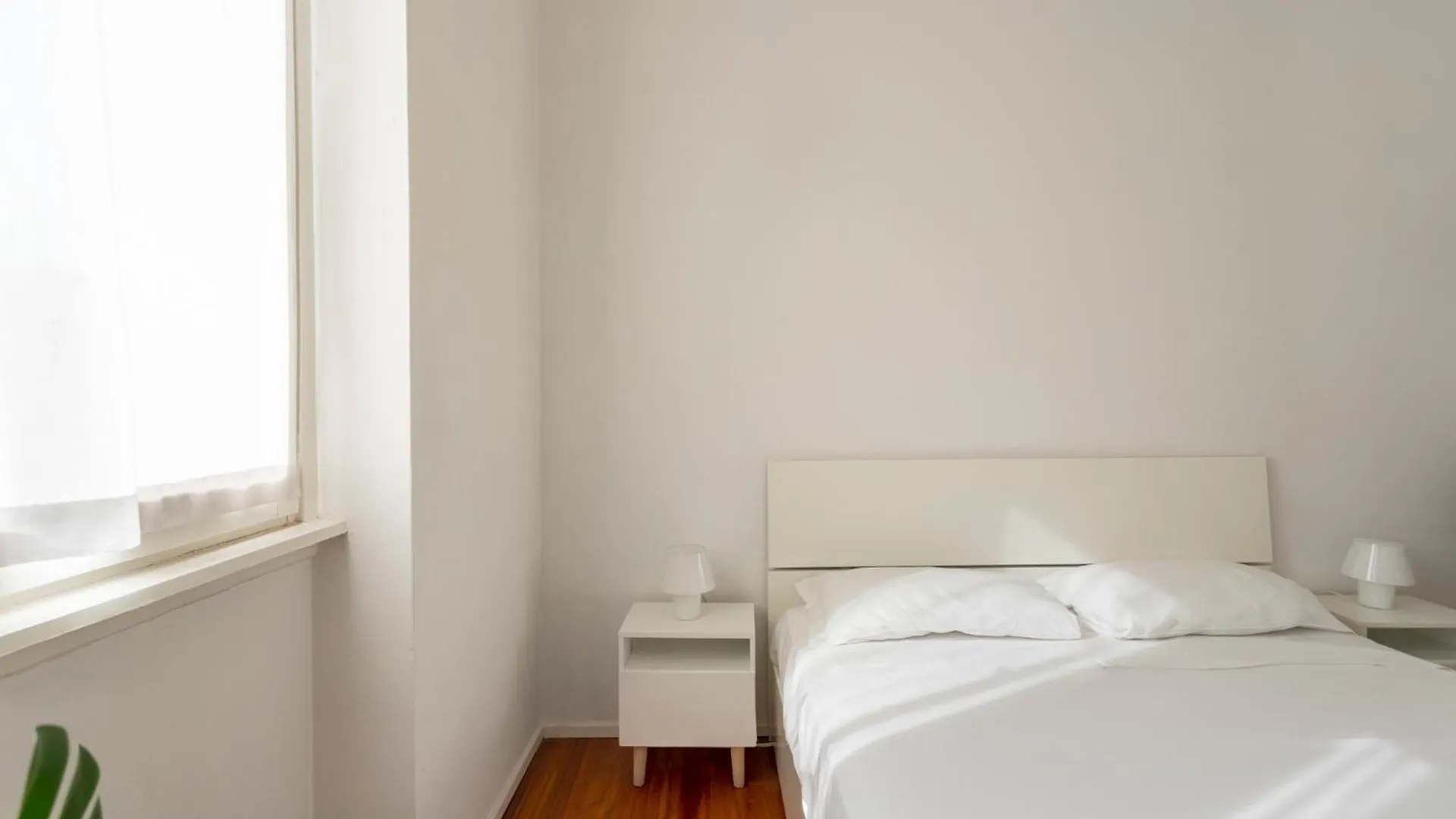 White & Beauty In Milan Center Apartment