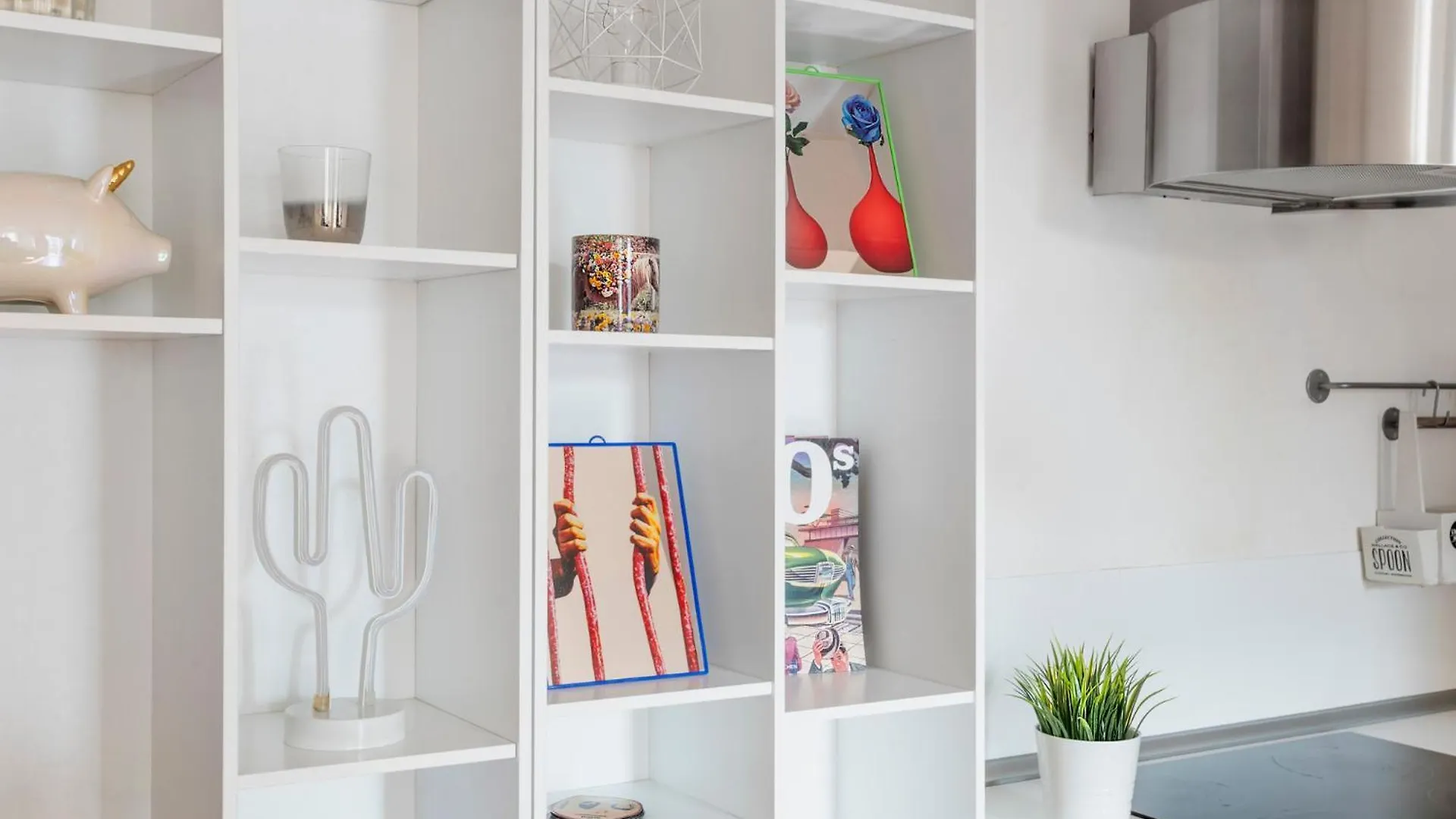 White & Beauty In Milan Center Apartment