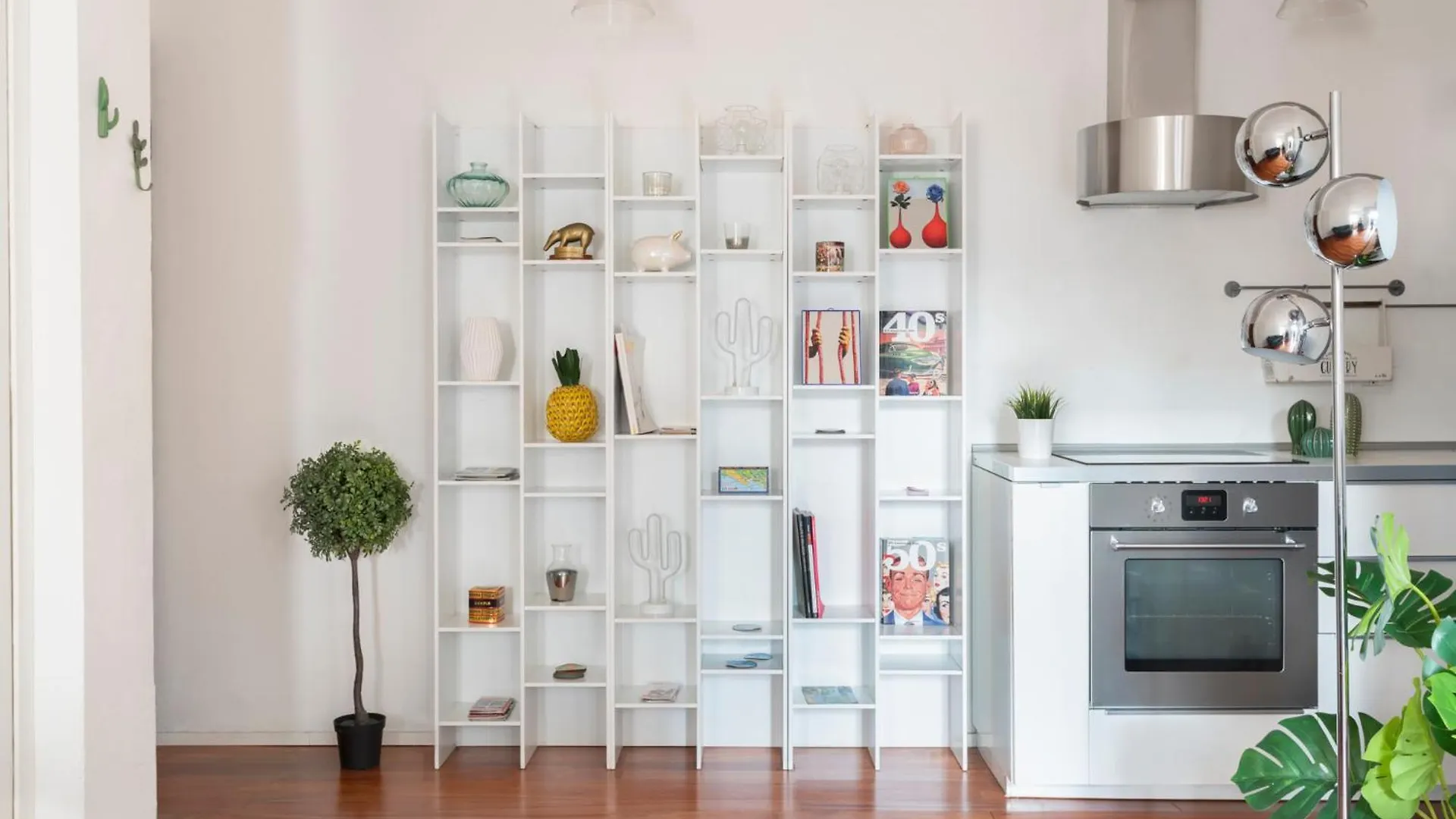 White & Beauty In Milan Center Apartment